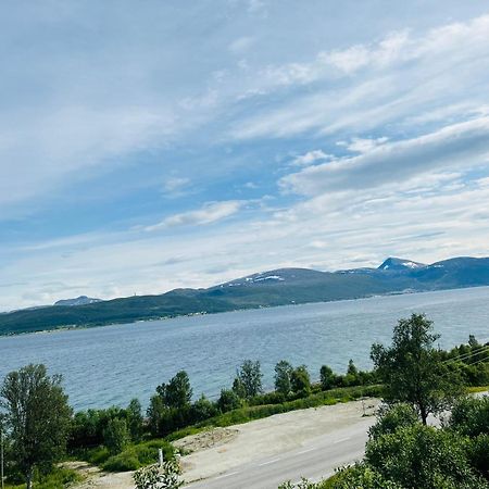 Apartment In Tromso With Sea And Mountain View Bagian luar foto