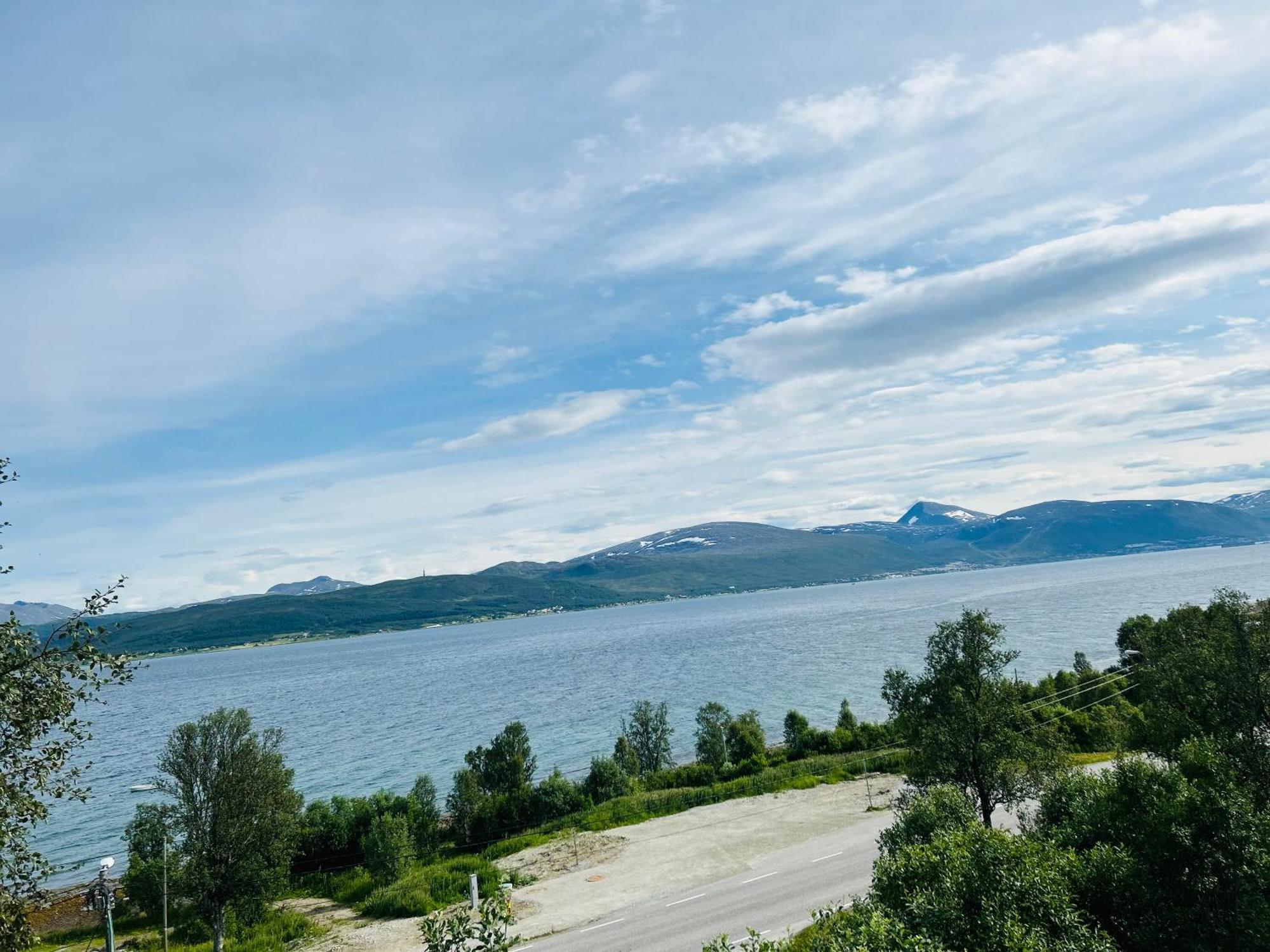 Apartment In Tromso With Sea And Mountain View Bagian luar foto